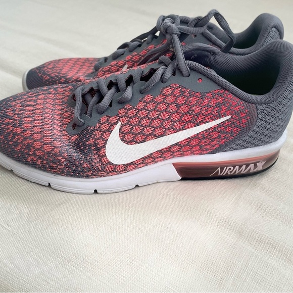 Nike Womens 852465-003 Gray & Pink Air Max Sequent 2 Size 8. Running Shoes EUC - Picture 3 of 8